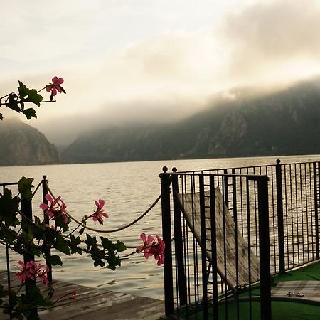 Vila Golful Dunarii Dubova Esterno foto