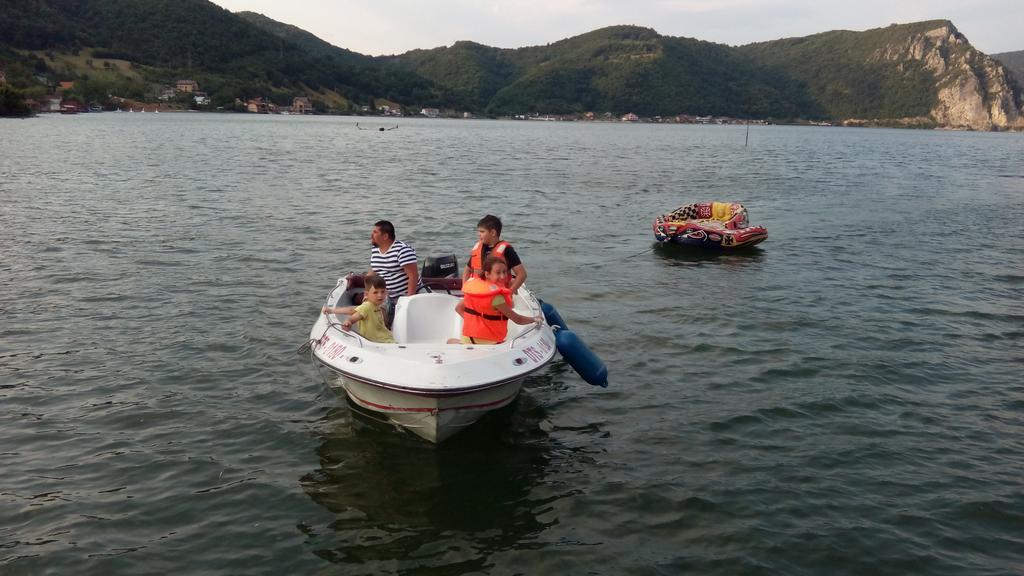 Vila Golful Dunarii Dubova Esterno foto