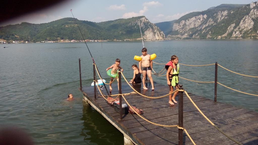 Vila Golful Dunarii Dubova Esterno foto