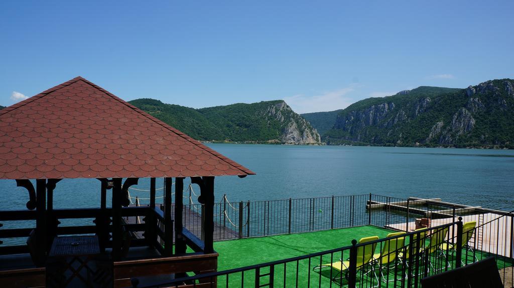 Vila Golful Dunarii Dubova Esterno foto