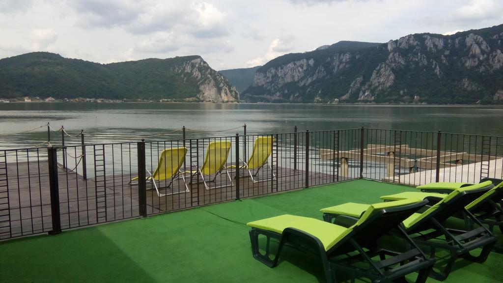 Vila Golful Dunarii Dubova Esterno foto
