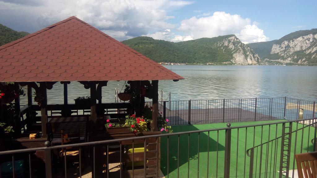 Vila Golful Dunarii Dubova Esterno foto
