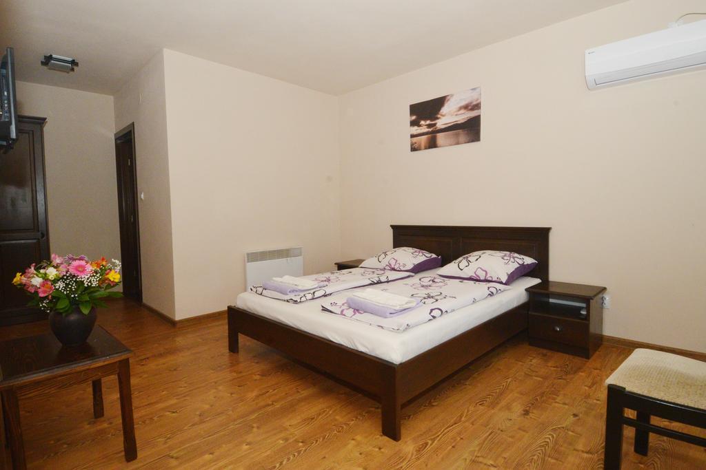 Vila Golful Dunarii Dubova Esterno foto