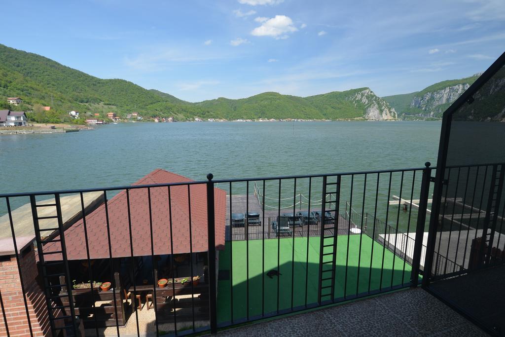 Vila Golful Dunarii Dubova Esterno foto