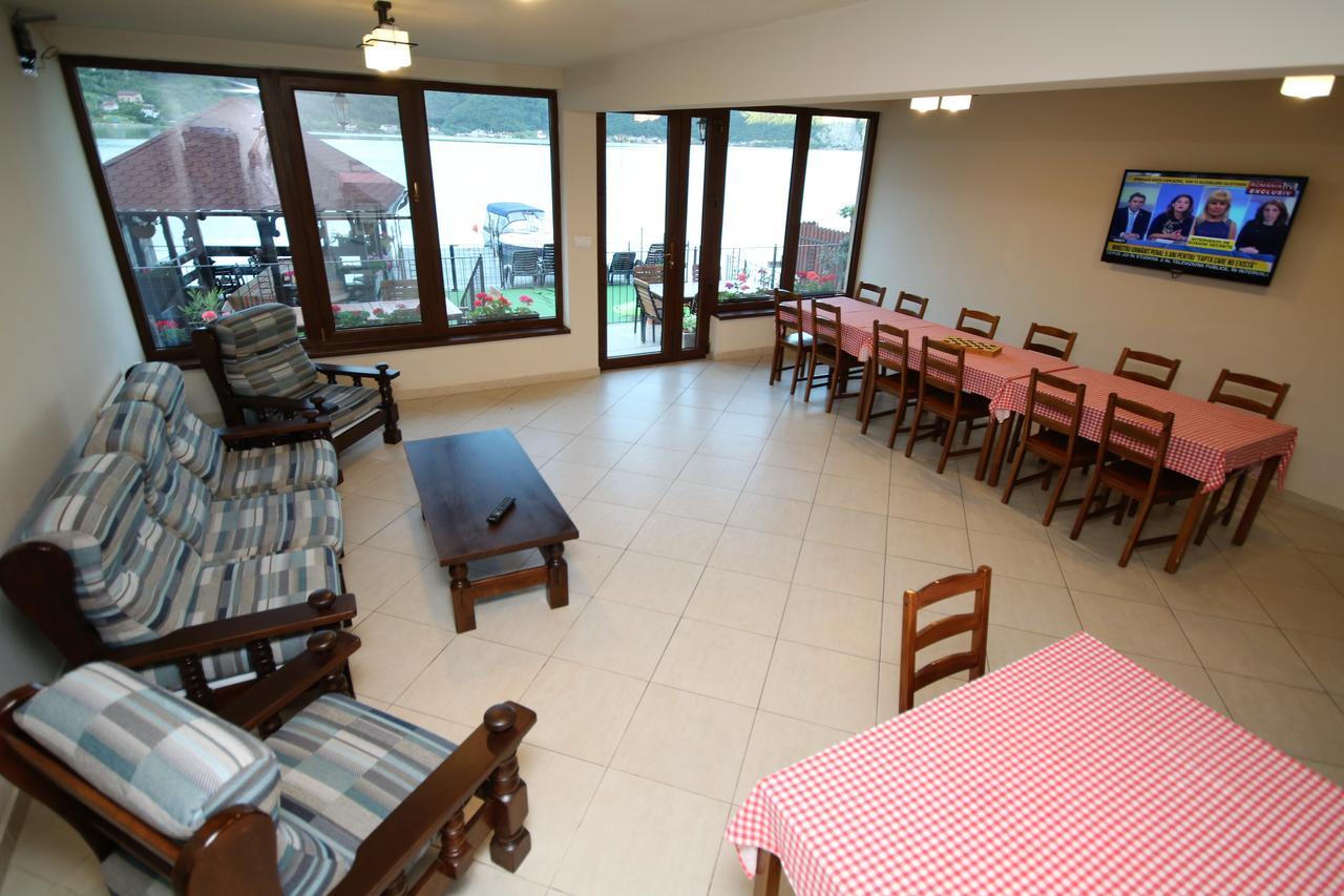 Vila Golful Dunarii Dubova Esterno foto