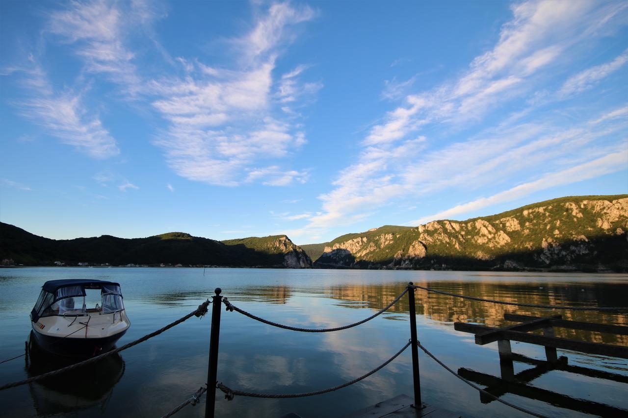 Vila Golful Dunarii Dubova Esterno foto
