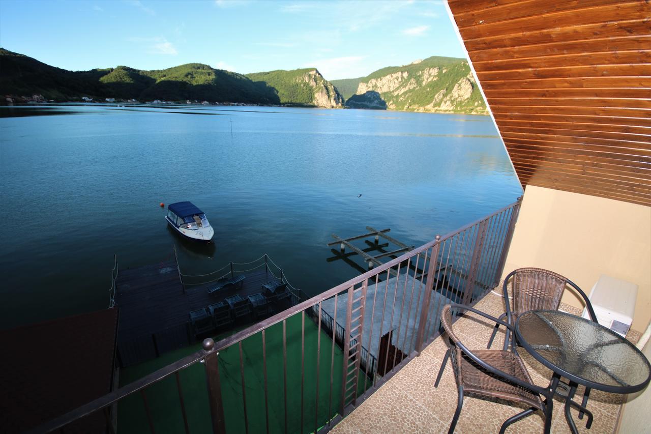 Vila Golful Dunarii Dubova Esterno foto